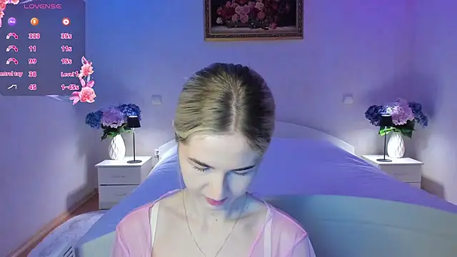 AnnaCarrera online show from April 15, 2026, 7:58 pm