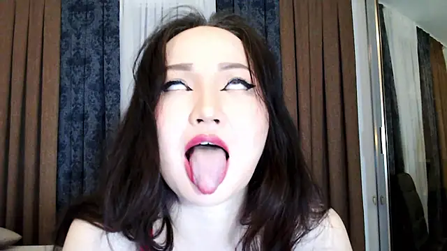 Snapshot of DanyMin chatting on February 19, 2026, 6:43 am DanyMin online show from February 19, 2026, 6:43 am