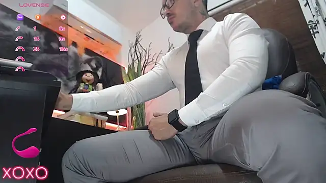 Snapshot of randyluke chatting on October 12, 2025, 9:43 am randyluke online show from October 12, 2025, 9:43 am