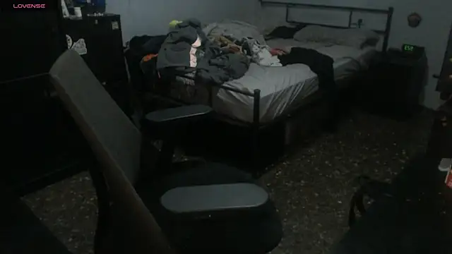 SexxxyLouis online show from December 23, 2025, 8:24 am