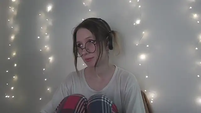 Snapshot of _Hanna_Moon_ chatting on December 5, 2025, 10:14 am Hanna Moon online show from December 5, 2025, 10:14 am