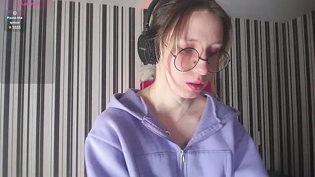  Hanna Moon  online show from December 16, 2024, 8:20 am