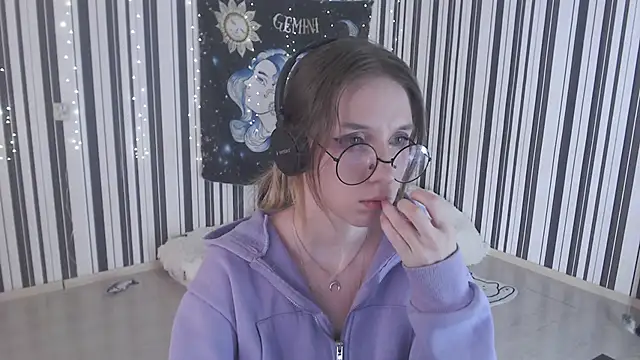  Hanna Moon  online show from September 29, 2025, 7:37 am