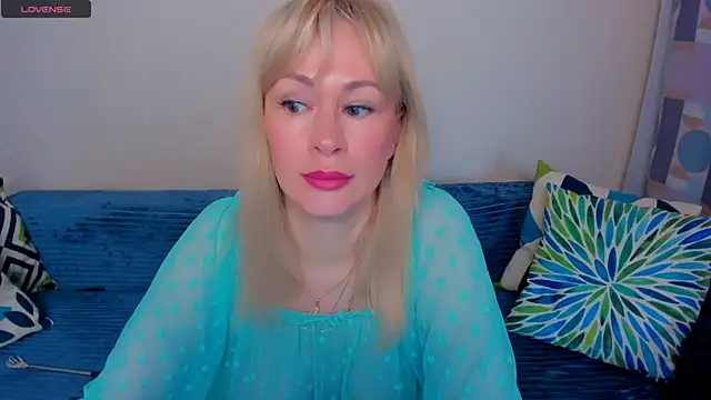 Snapshot of EllenMoore chatting on June 28, 2026, 3:02 am EllenMoore online show from June 28, 2026, 3:02 am
