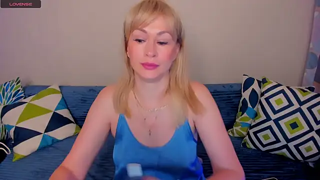 Snapshot of EllenMoore chatting on July 29, 2026, 3:06 am EllenMoore online show from July 29, 2026, 3:06 am