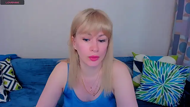 Snapshot of EllenMoore chatting on June 11, 2026, 3:03 am EllenMoore online show from June 11, 2026, 3:03 am