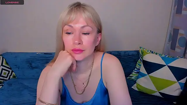 Snapshot of EllenMoore chatting on July 4, 2026, 3:02 am EllenMoore online show from July 4, 2026, 3:02 am