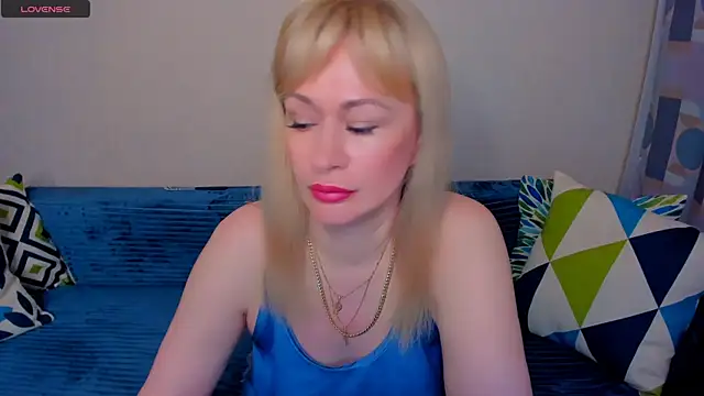 Snapshot of EllenMoore chatting on June 30, 2026, 3:06 am EllenMoore online show from June 30, 2026, 3:06 am