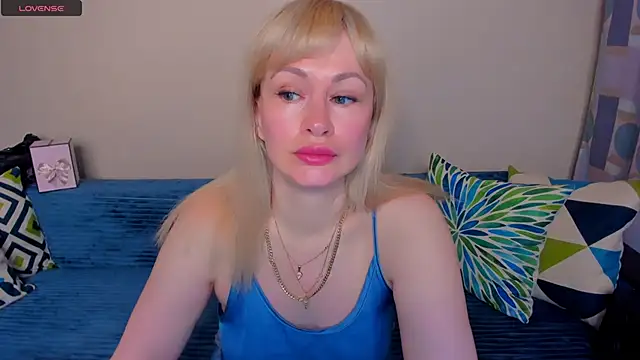 Snapshot of EllenMoore chatting on June 14, 2026, 3:08 am EllenMoore online show from June 14, 2026, 3:08 am