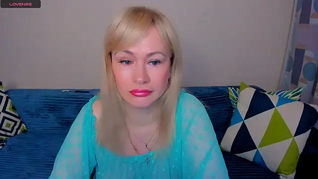Snapshot of EllenMoore chatting on July 2, 2026, 3:07 am EllenMoore online show from July 2, 2026, 3:07 am