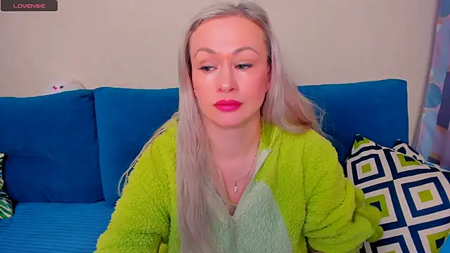 EllenMoore online show from October 26, 2025, 3:07 am