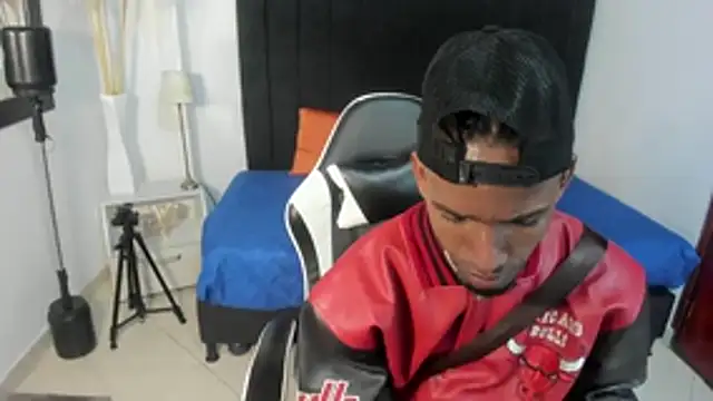 anhtony wayans online show from November 17, 2025, 12:58 am