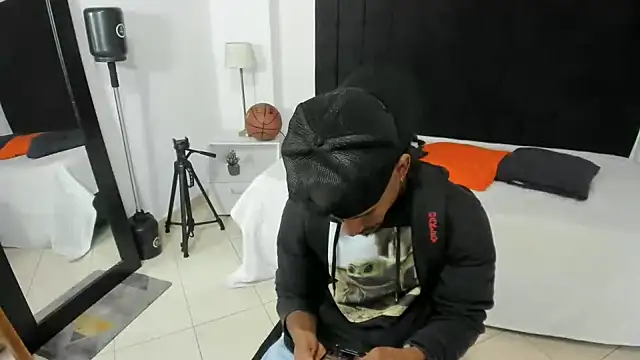 Snapshot of anhtony_wayans chatting on October 6, 2025, 12:01 am anhtony wayans online show from October 6, 2025, 12:01 am