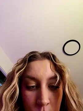 LilyOrion online show from November 6, 2025, 8:02 pm