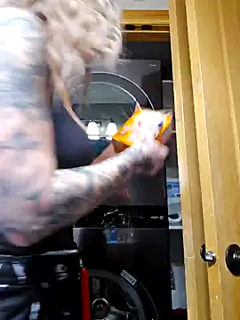 LilyOrion online show from February 6, 2025, 7:18 pm