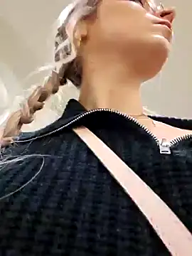 LilyOrion online show from December 6, 2024, 7:28 pm