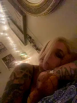 Snapshot of Heavenleigh33 chatting on December 3, 2025, 8:47 am Heavenleigh33 online show from December 3, 2025, 8:47 am