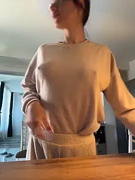 Snapshot of AlyonaX chatting on October 20, 2025, 8:37 am AlyonaX online show from October 20, 2025, 8:37 am