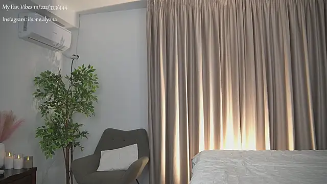 Snapshot of AlyonaX chatting on October 26, 2025, 8:20 pm AlyonaX online show from October 26, 2025, 8:20 pm