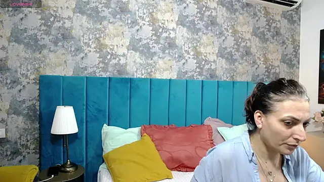 LisaCroft online show from November 26, 2025, 7:52 am