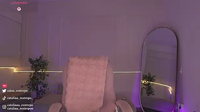 CATALINA RESTREPO online show from December 14, 2025, 1:12 am