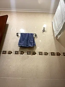 Fancyxlove online show from November 14, 2025, 12:42 pm