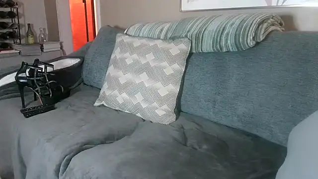 tscharlotte online show from April 22, 2026, 1:34 am