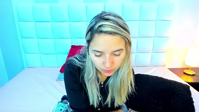 teresasroom  online show from March 17, 2025, 2:01 pm