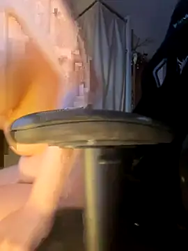 Snapshot of Remiliya chatting on October 19, 2025, 11:57 am Remiliya online show from October 19, 2025, 11:57 am