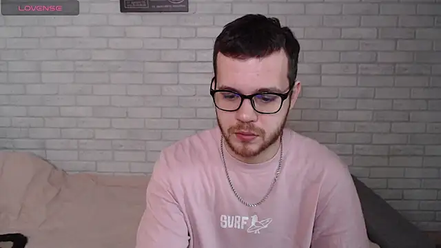 Snapshot of Alexxx_horny chatting on April 28, 2026, 7:02 am Alexxx horny online show from April 28, 2026, 7:02 am