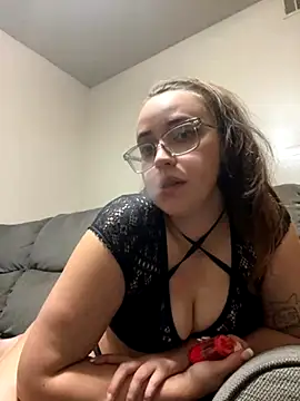 Snapshot of Esmerelda69 chatting on November 27, 2025, 1:50 am Esmerelda69 online show from November 27, 2025, 1:50 am