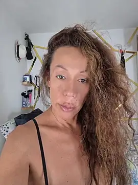 Snapshot of YOURSDEBORA chatting on May 20, 2026, 10:29 pm YOURSDEBORA online show from May 20, 2026, 10:29 pm