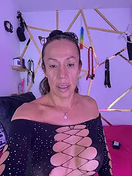 Snapshot of YOURSDEBORA chatting on May 9, 2026, 6:33 pm YOURSDEBORA online show from May 9, 2026, 6:33 pm