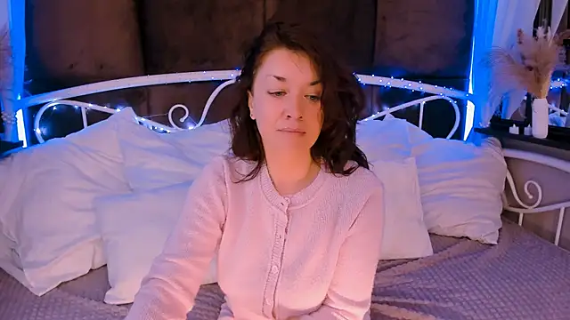 Snapshot of AnaMills chatting on December 20, 2025, 10:07 am AnaMills online show from December 20, 2025, 10:07 am