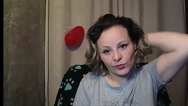 Snapshot of dagny-jo chatting on February 25, 2025, 4:03 am dagny-jo online show from February 25, 2025, 4:03 am