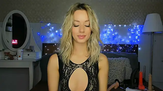 Snapshot of MiaBeeXX chatting on September 28, 2025, 12:01 pm MiaBeeXX online show from September 28, 2025, 12:01 pm