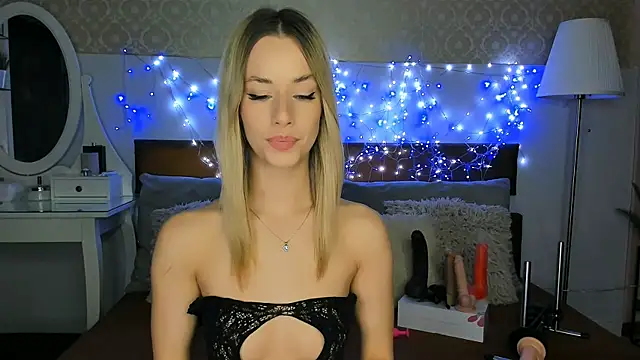 Snapshot of MiaBeeXX chatting on December 3, 2025, 3:00 pm MiaBeeXX online show from December 3, 2025, 3:00 pm