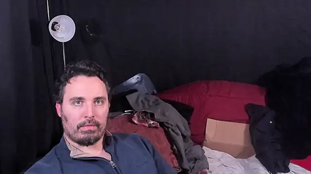 Snapshot of Metalstud chatting on December 23, 2025, 6:34 am Metalstud online show from December 23, 2025, 6:34 am