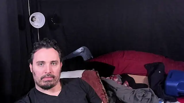 Snapshot of Metalstud chatting on December 20, 2025, 11:51 pm Metalstud online show from December 20, 2025, 11:51 pm