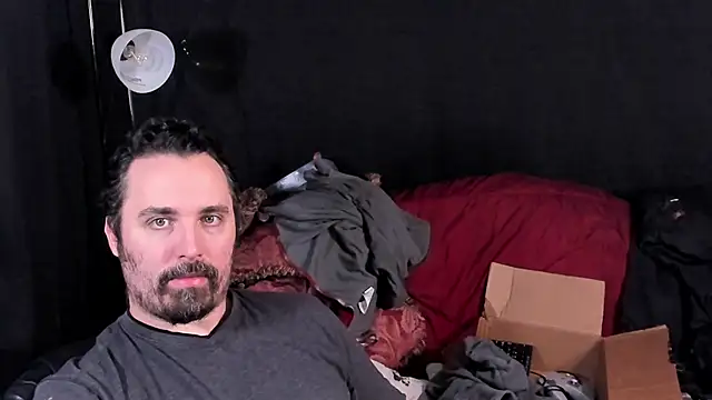 Metalstud online show from December 1, 2025, 6:58 am