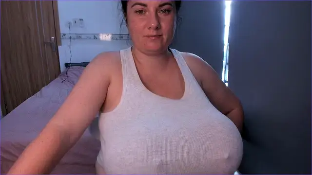 Snapshot of alisiaparril chatting on October 23, 2025, 4:22 am alisiaparril online show from October 23, 2025, 4:22 am