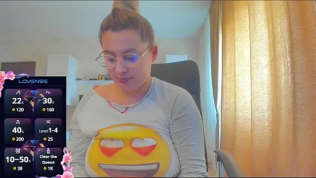 Snapshot of hot_evil_queen chatting on March 12, 2025, 8:19 am hot evil queen online show from March 12, 2025, 8:19 am