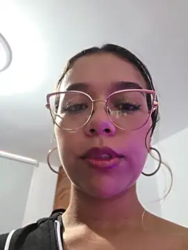 Snapshot of Andrea-Queen chatting on June 10, 2026, 7:48 pm Andrea-Queen online show from June 10, 2026, 7:48 pm