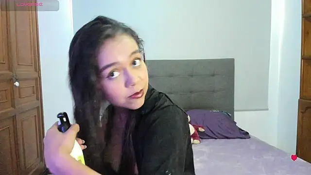 Andrea-Queen online show from April 4, 2026, 7:20 pm