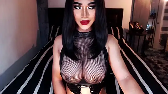 Snapshot of MassiveCockxMistress chatting on October 18, 2025, 1:24 pm MassiveCockxMistress online show from October 18, 2025, 1:24 pm