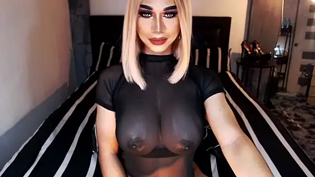 Snapshot of MassiveCockxMistress chatting on October 17, 2025, 2:41 pm MassiveCockxMistress online show from October 17, 2025, 2:41 pm