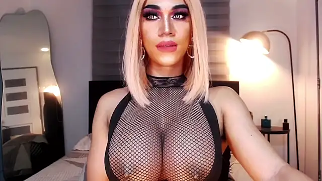 Snapshot of MassiveCockxMistress chatting on December 24, 2024, 9:33 pm MassiveCockxMistress online show from December 24, 2024, 9:33 pm
