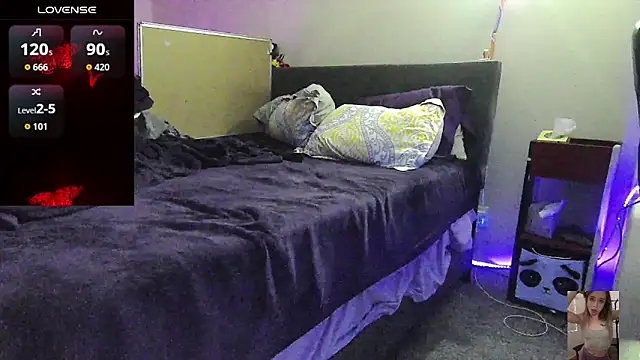 Snapshot of Blondiewithanass chatting on February 15, 2026, 4:13 am Blondiewithanass online show from February 15, 2026, 4:13 am