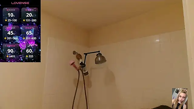 Snapshot of Blondiewithanass chatting on February 5, 2026, 3:35 am Blondiewithanass online show from February 5, 2026, 3:35 am