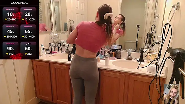 Snapshot of Blondiewithanass chatting on March 2, 2026, 4:02 am Blondiewithanass online show from March 2, 2026, 4:02 am